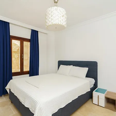 Tarus Mara Villa *
