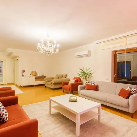 Tarus Mara Villa *